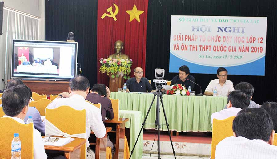  Các đại biểu tham dự hội nghị tại đầu cầu Sở GD-ĐT Ảnh NG