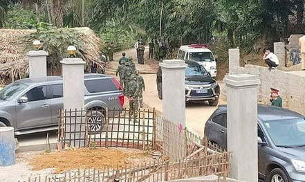 Lực lượng quân đội được huy động dò mìn tại các khu vực mà người đàn ông dọa đã đặt mìn - Ảnh: Facebook Lực lượng quân đội được huy động dò mìn tại các khu vực mà người đàn ông dọa đã đặt mìn - Ảnh: Facebook