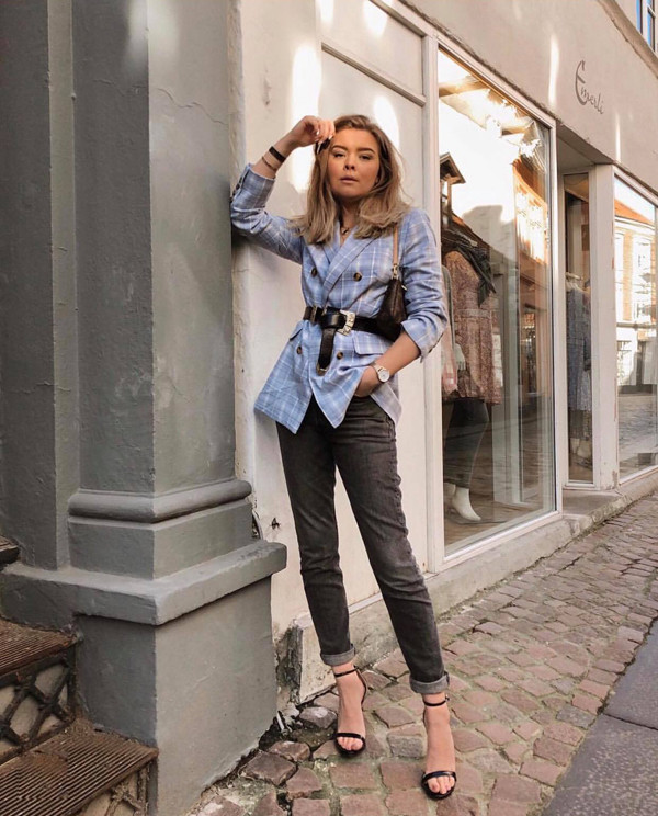 Từ cách phối đồ của các tín đồ thời trang, phái đẹp công sở cũng có thể 'học lỏm' một số công thức để giúp mình ưa nhìn hơn khi đi làm. Từ cách phối đồ của các tín đồ thời trang, phái đẹp công sở cũng có thể 'học lỏm' một số công thức để giúp mình ưa nhìn hơn khi đi làm.