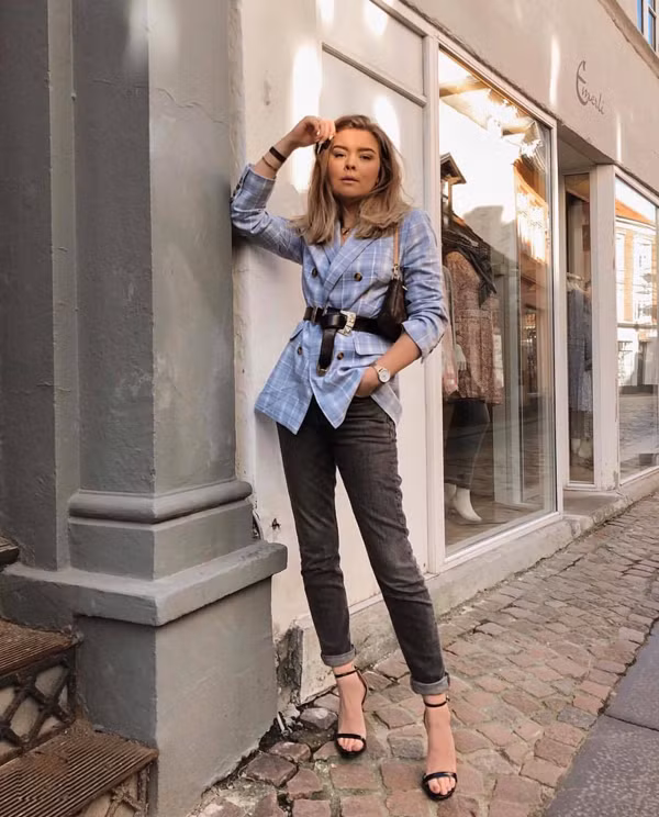 Từ cách phối đồ của các tín đồ thời trang, phái đẹp công sở cũng có thể 'học lỏm' một số công thức để giúp mình ưa nhìn hơn khi đi làm.