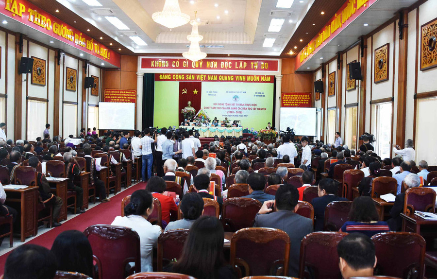 Quang cảnh hội nghị tổng kết 10 năm thực hiện Quyết tâm thư của già làng các dân tộc Tây Nguyên. Ảnh: Minh Nguyễn