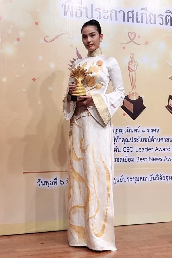 Trương Thị May sinh năm 1988. Cô từng đoạt danh hiệu Á hậu 1 cuộc thi Hoa hậu các dân tộc Việt Nam. Năm 2013, cô đại diện nhan sắc trong nước thi Miss Universe tại Nga.