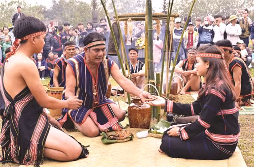  Đám cưới truyền thống của người Jrai. Ảnh: K.N.B
