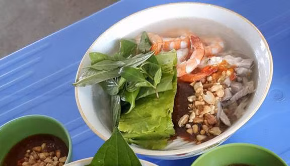 Bún gỏi dà, món ăn lạ miệng ở miền tây. Ảnh: Foody