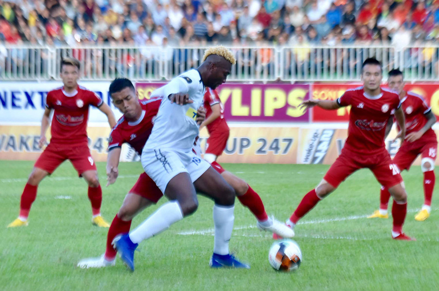  HA.GL đã có một trận đấu thất vọng trên sân nhà. Ảnh: Văn Ngọc 