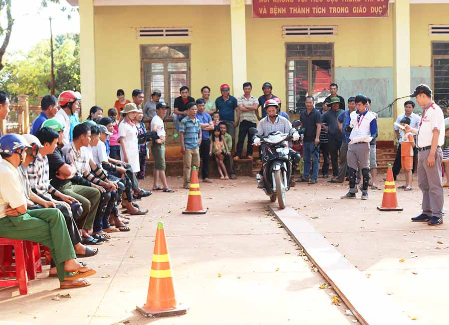  Ảnh người dân được đào tạo thực hành kỹ năng LXAT