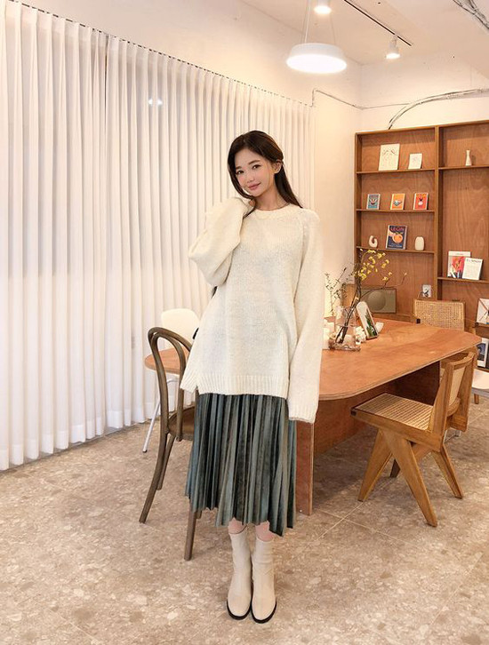 Khi không diện đồ bó sát đường cong, các nàng công sở sẽ có cơ hội khoe nét cá tính qua lối mix-match trang phục dáng rộng.