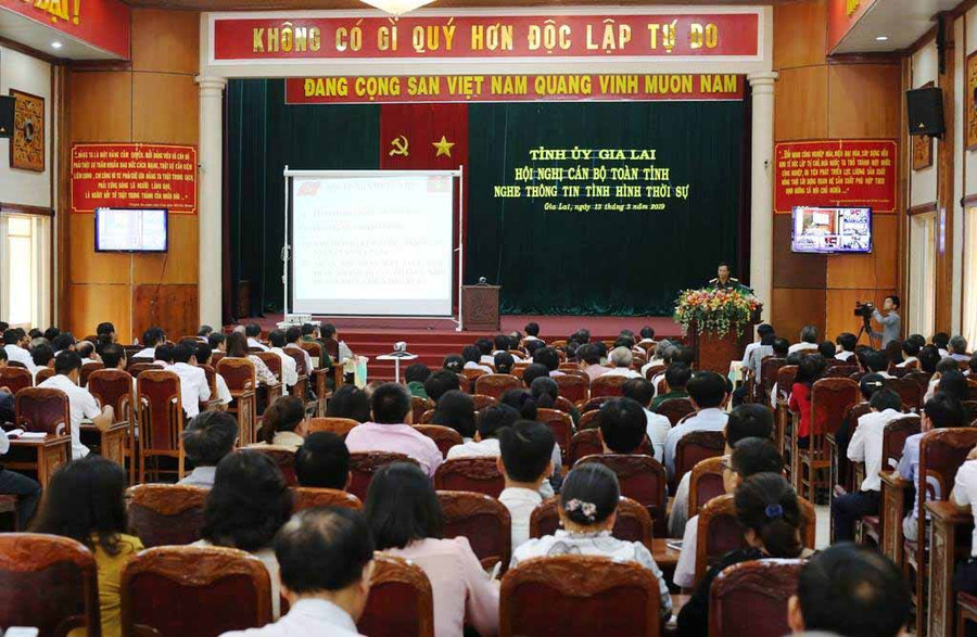 Cán bộ chủ chốt toàn tỉnh tham gia nghe quán triệt nội dung các chuyên đề thông tin về tình hình thời sự trong nước và quốc tế. Ảnh: Minh Nguyễn