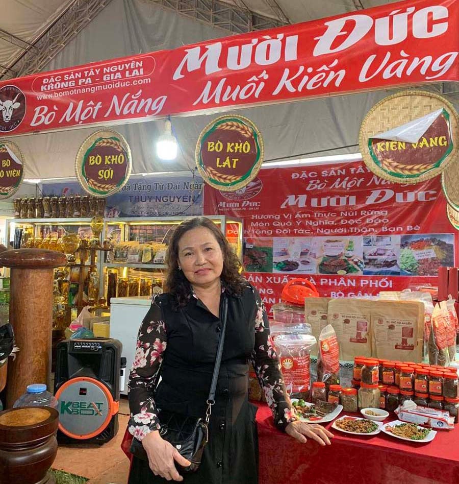  Sản phẩm bò một nắng Mười Đức thường xuyên tham gia các hội chợ, triển lãm trong cả nước. Ảnh: P.V