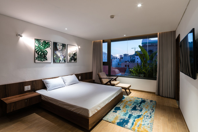 Công trình khai thác tối đa hai view trước và sau nhà, nhìn toàn thành phố từ trên cao, nhờ thế người sử dụng cảm giác không gian thoáng rộng hơn thực tế. 