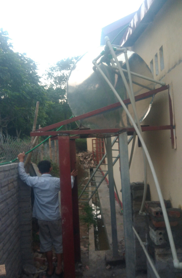 Đến nay ở tám tỉnh, thành phía Bắc đã có đại lý sản phẩm của HTX dịch vụ nông nghiệp Huỳnh Phát với các loại bếp nóng lạnh, nồi hơi... - Ảnh: H.N.V.