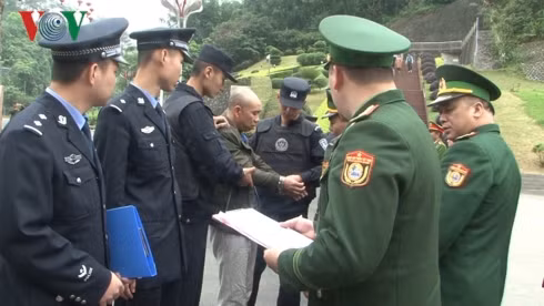 Lực lượng chức năng Việt Nam tiếp nhận đối tượng Trinh Đức Thọ để xử lý theo quy định của pháp luật.