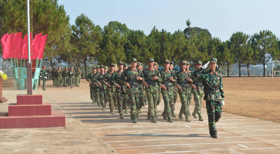 Các đơn vị duyệt binh tại lễ ra quân. Ảnh: Anh Huy