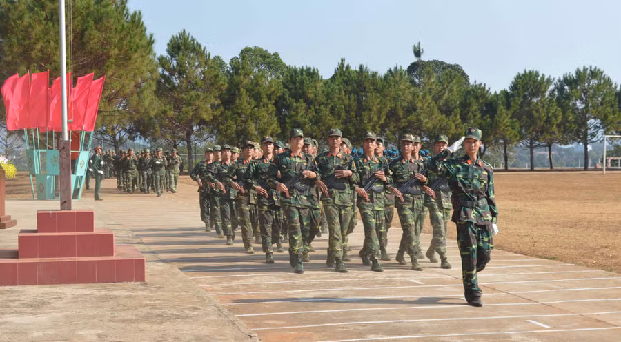 Các đơn vị duyệt binh tại lễ ra quân. Ảnh: Anh Huy