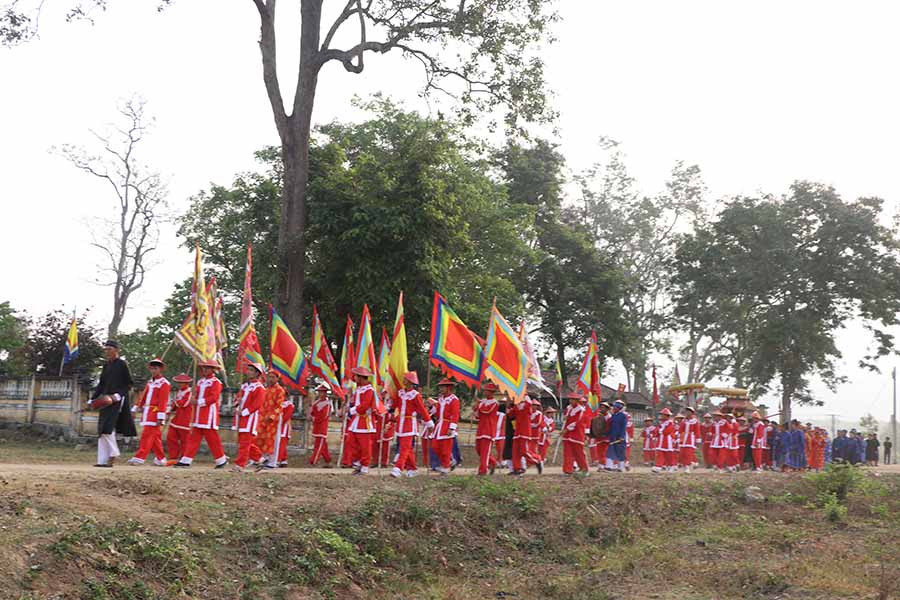 Lễ nghinh Sắc thần từ An Khê đình về An Khê trường. Ảnh: Ngọc Minh Lễ nghinh Sắc thần từ An Khê đình về An Khê trường Ảnh Ngọc Minh