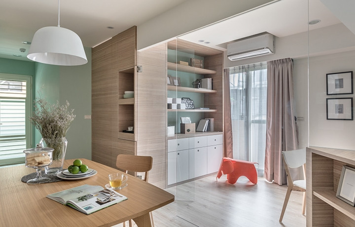 Màu xanh bạc hà được bố trí khéo léo kết hợp với nội thất gỗ giúp chủ nhân cảm nhận được thiên nhiên đang ở rất gần.  Màu xanh bạc hà được bố trí khéo léo kết hợp với nội thất gỗ giúp chủ nhân cảm nhận được thiên nhiên đang ở rất gần.