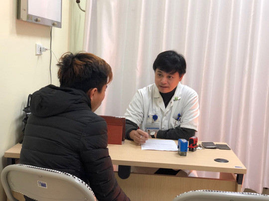 Khi "cậu nhỏ" gặp rắc rối, hãy đến gặp bác sĩ nam khoa ở các cơ sở y tế uy tín để được tư vấn, điều trị Khi