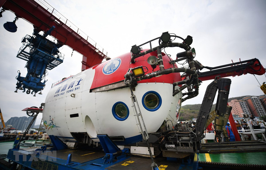  Tàu lặn có người lái Dũng sỹ biển sâu tại cảng ở Tam Á, tỉnh Hải Nam, Trung Quốc. (Nguồn: THX/TTXVN)