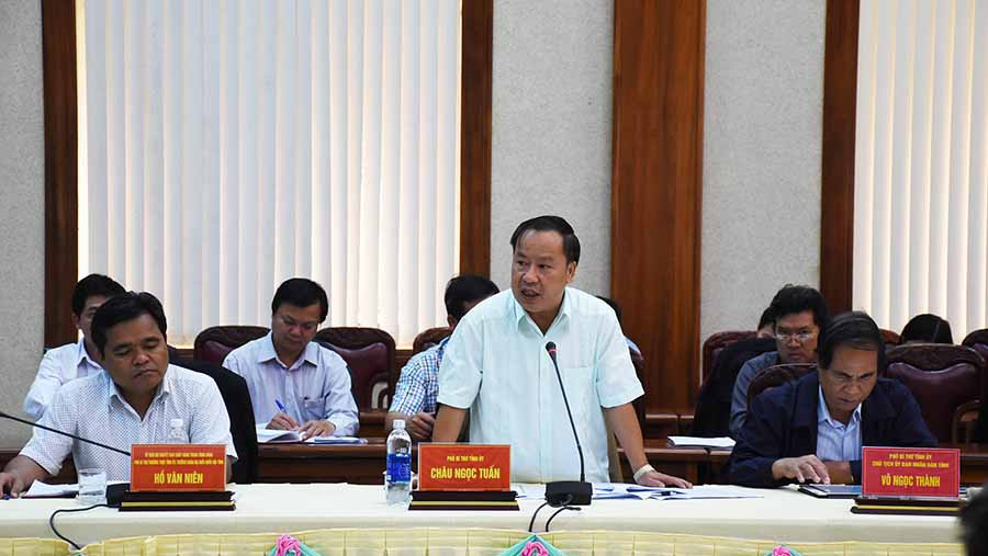 Phó Bí thư Tỉnh ủy Châu Ngọc Tuấn tham gia góp ý tại hội nghị. Ảnh: Minh Nguyễn