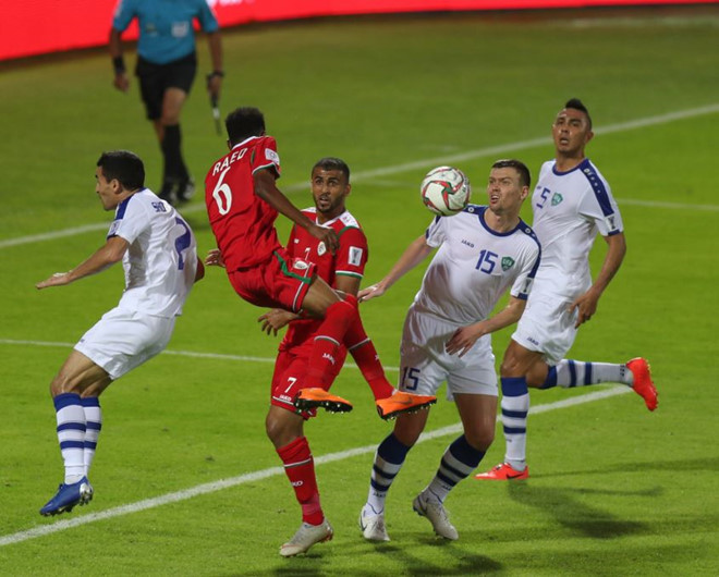 Oman gây khá nhiều khó khăn cho thầy trò HLV Hector Cuper.
