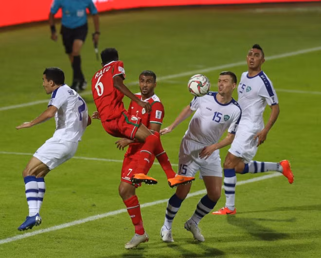 Oman gây khá nhiều khó khăn cho thầy trò HLV Hector Cuper.