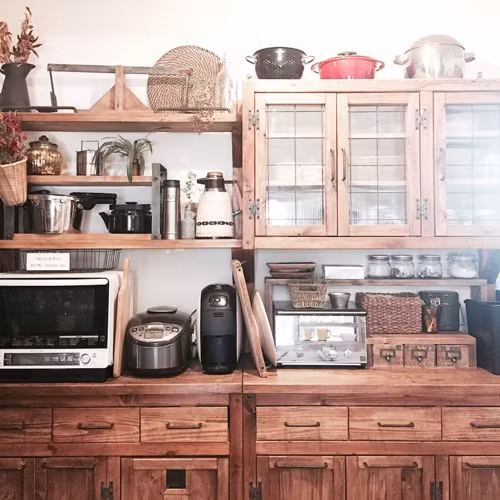 Dụng cụ nấu nướng bố trí khoa học, tiện cho việc sử dụng.