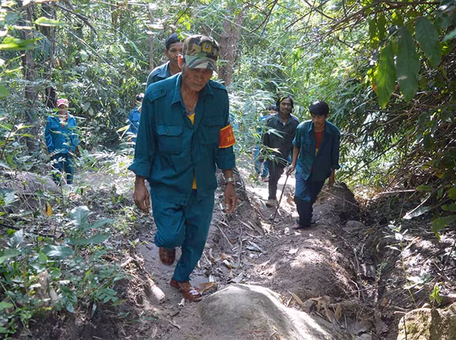  Người dân xã Ia Khươl (huyện Chư Pah) tuần tra bảo vệ rừng. Ảnh: Đ.Y