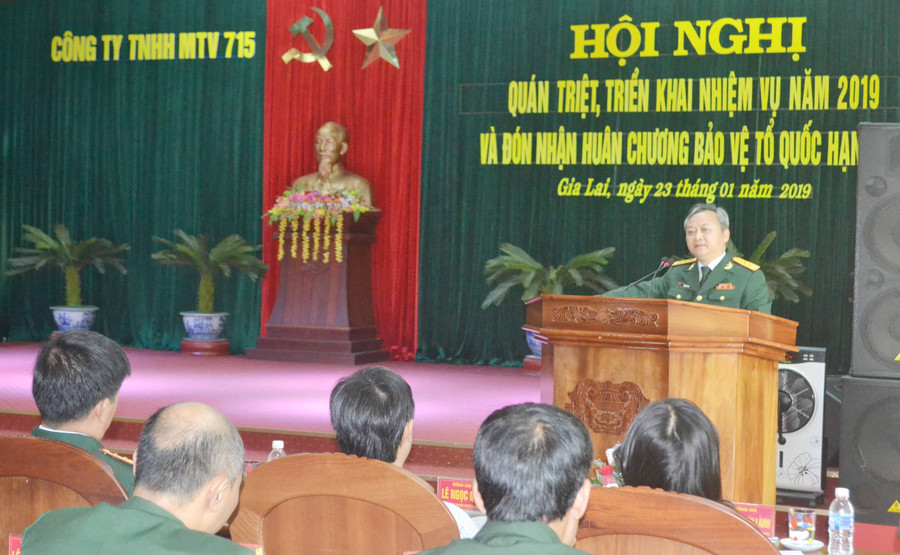 Thượng tá Hoàng Văn Sỹ-Tư lệnh Binh đoàn 15 phát biểu chỉ đạo Hội nghị. Ảnh: Hoàng Cư