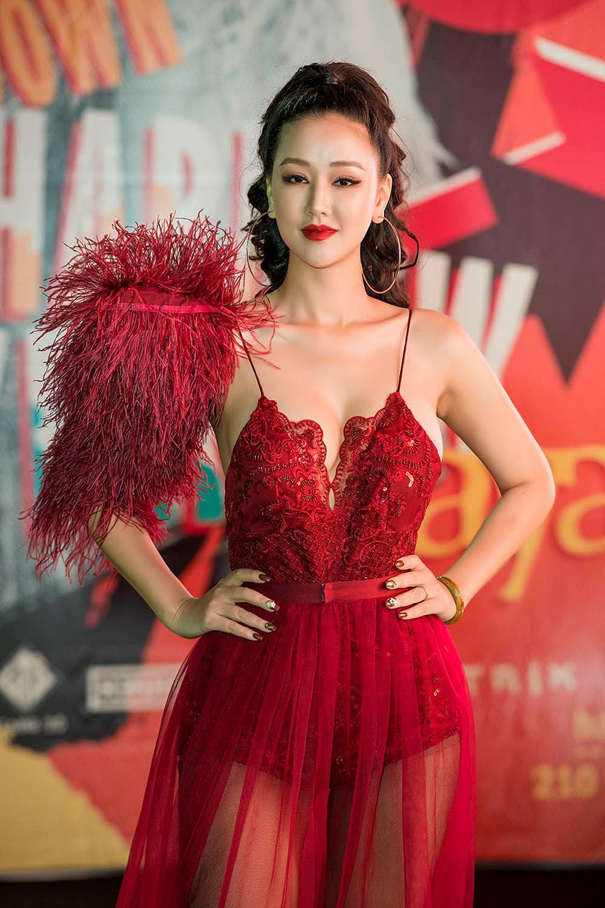 Đây là lần tái xuất hiếm hoi của Maya sau 1 năm gần như 'biến mất' khỏi showbiz. Đây là lần tái xuất hiếm hoi của Maya sau 1 năm gần như 'biến mất' khỏi showbiz.
