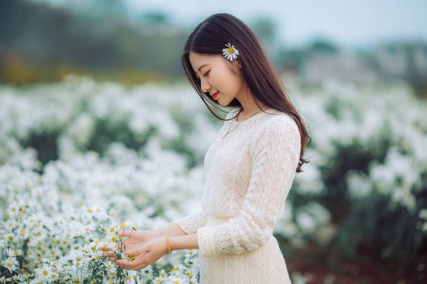 Mẫu bạn trai lý tưởng của Ngọc Anh chính là “trước hết anh ấy phải biết quan tâm đến mọi người, nhã nhặn, không cần quá đẹp trai, hơn hết hiểu mình và có thể che chở được cho mình lúc cần”. Mẫu bạn trai lý tưởng của Ngọc Anh chính là “trước hết anh ấy phải biết quan tâm đến mọi người, nhã nhặn, không cần quá đẹp trai, hơn hết hiểu mình và có thể che chở được cho mình lúc cần”.