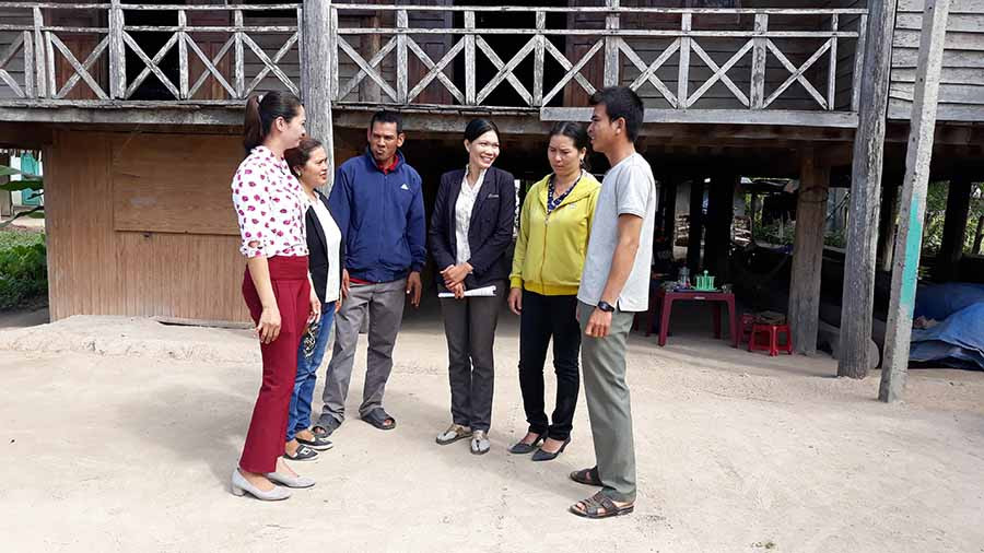  Cán bộ xã Chư Mố tuyên truyền chủ trương, chính sách của Đảng và Nhà nước cho thanh niên trên địa bàn. Ảnh: M.L