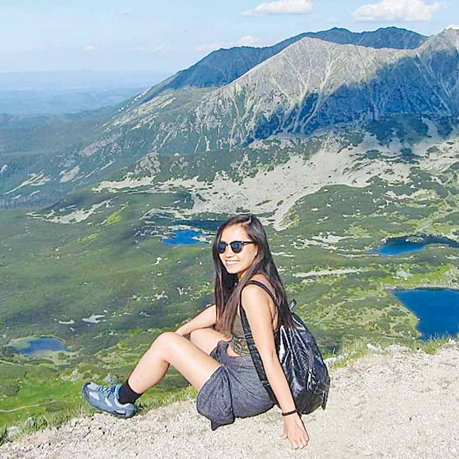 Thảo Nhung trong chuyến du lịch bụi đến thị trấn Zakopane (Ba Lan), nơi được mệnh danh là “Cung điện mùa hè”. (Ảnh do nhân vật cung cấp)  Thảo Nhung trong chuyến du lịch bụi đến thị trấn Zakopane (Ba Lan), nơi được mệnh danh là “Cung điện mùa hè”. (Ảnh do nhân vật cung cấp)