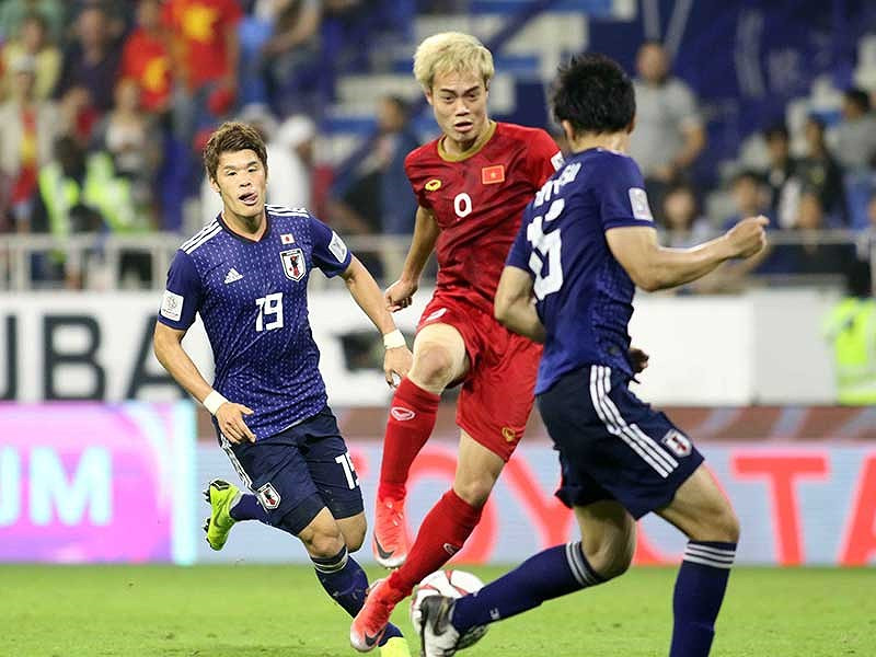 Iran từng thắng Việt Nam với lối chơi áp đảo toàn diện, còn Nhật thì thắng Việt Nam vất vả trong một trận đấu mà có lúc họ cuống cuồng phòng ngự. Ảnh: Anh Hữu  Iran từng thắng Việt Nam với lối chơi áp đảo toàn diện, còn Nhật thì thắng Việt Nam vất vả trong một trận đấu mà có lúc họ cuống cuồng phòng ngự. Ảnh: ANH HỮU