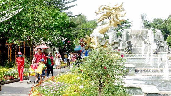  Biểu tượng con rồng vươn lên mạnh mẽ gây ấn tượng từ ngay lối vào