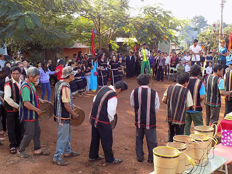 Sinh hoạt văn hóa truyền thống trong Ngày hội đại đoàn kết dân tộc. Ảnh: Thanh Nhật  Sinh hoạt văn hóa truyền thống trong Ngày hội đại đoàn kết dân tộc. Ảnh: Thanh Nhật