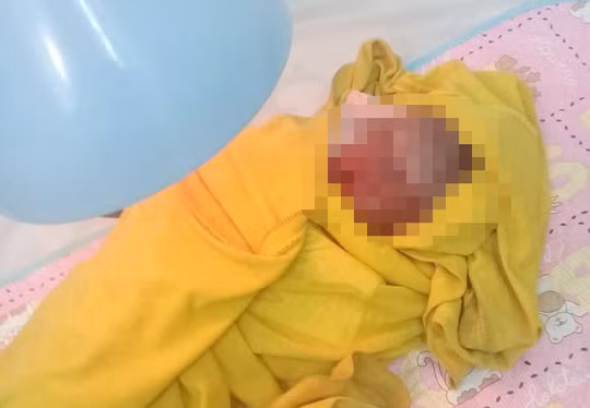 Hiện cháu trai sơ sinh đã qua cơn nguy kịch.