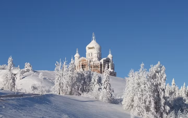  Tu viện Belogorsky được bao phủ bởi tuyết và băng tạo nên một khung cảnh như cổ tích. (ảnh: Lori/Legion-Media).