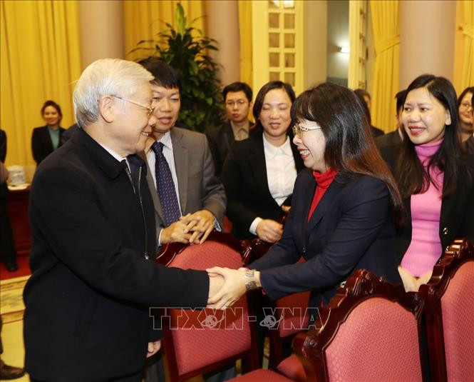 Tổng Bí thư, Chủ tịch nước Nguyễn Phú Trọng với cán bộ, công chức, viên chức, người lao động Văn phòng Chủ tịch nước. Ảnh: Trí Dũng/TTXVN Tổng Bí thư, Chủ tịch nước Nguyễn Phú Trọng với cán bộ, công chức, viên chức, người lao động Văn phòng Chủ tịch nước. Ảnh: Trí Dũng/TTXVN