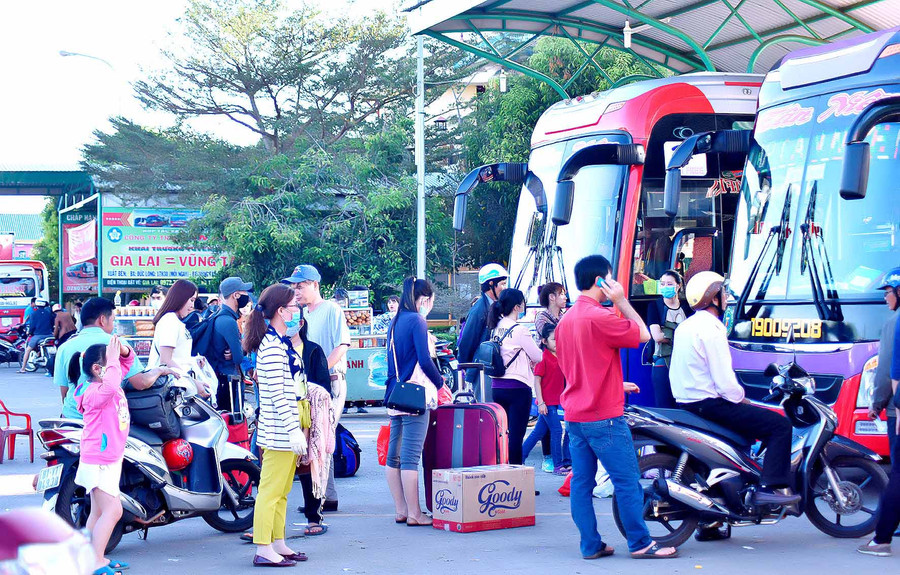 Hành khách về quê ăn Tết. Ảnh: Đức thụy Hành khách về quê ăn Tết. Ảnh: Đức thụy