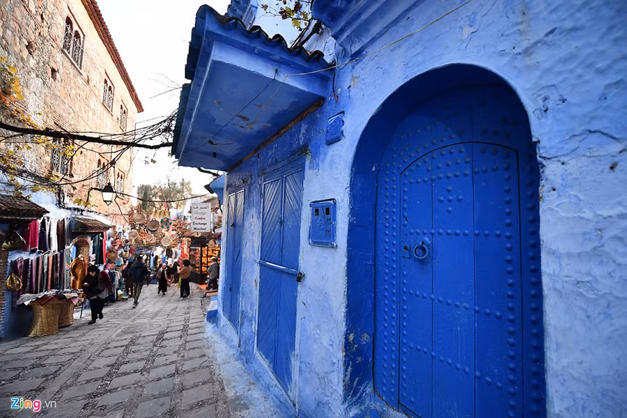  Theo lời kể của một người dân địa phương, màu xanh của thành phố được những cư dân Do Thái giải thích tượng trưng cho thiên đường theo tín ngưỡng của họ.