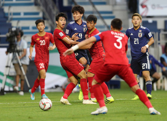  Sự tiến bộ của Việt Nam về đấu pháp, kỹ thuật và thể lực góp phần vào bước tiến về chuyên môn cho bóng đá châu Á Ảnh: REUTERS