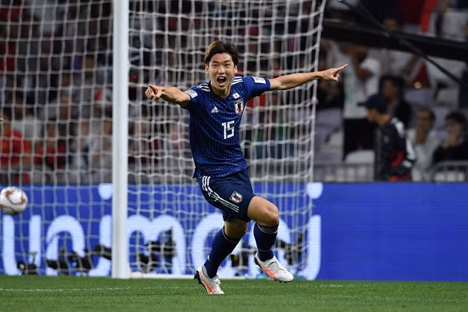 Nhật Bản chơi bản lĩnh và trừng phạt mọi sai lầm của hàng thủ Iran.
