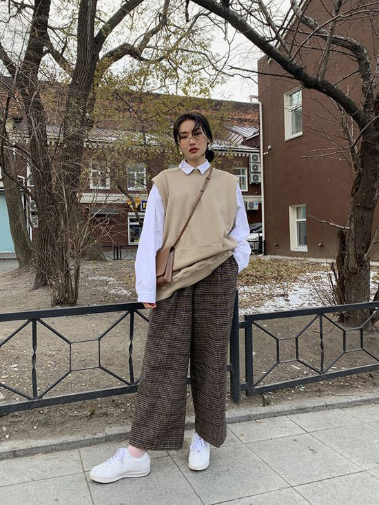 Những kiểu áo quần phom dáng rộng được mix-match một cách ngẫu hứng để mang lại sự thoải mái cho phái đẹp khi xuống phố. Những kiểu áo quần phom dáng rộng được mix-match một cách ngẫu hứng để mang lại sự thoải mái cho phái đẹp khi xuống phố.