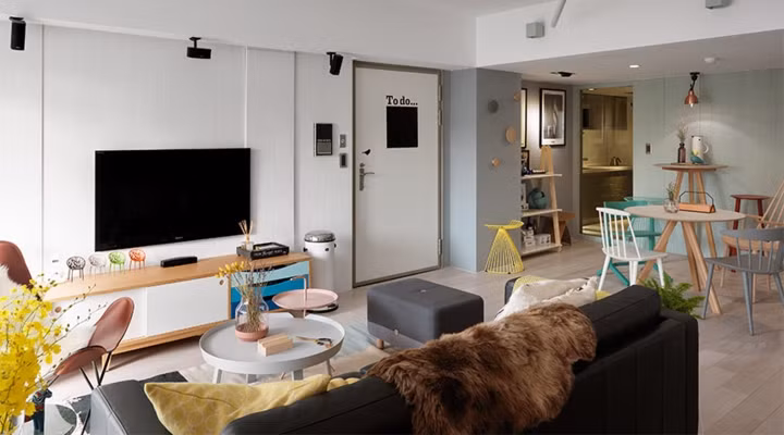  Kệ tivi hiện đại có ngăn lưu trữ giúp phòng khách thêm gọn gàng và ngăn nắp.