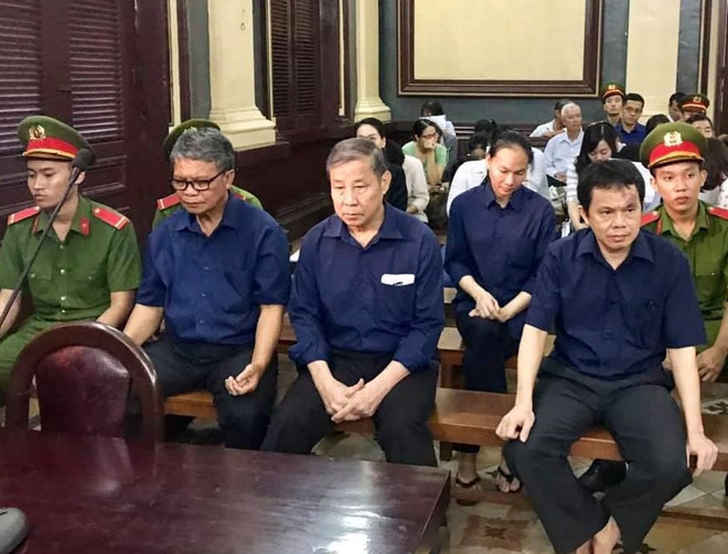 Hàng loạt cán bộ Trustbank bị truy tố do liên quan sai phạm của bà Hứa Thị Phấn. (nguồn: Zing.vn) Hàng loạt cán bộ Trustbank bị truy tố do liên quan sai phạm của bà Hứa Thị Phấn. (nguồn: Zing.vn)