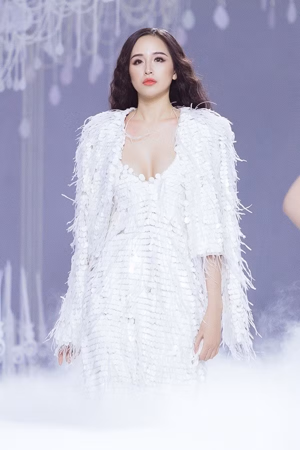  Tối 8.1, Hoa hậu Mai Phương Thúy đã bất ngờ tái xuất với vai trò người mẫu trong một show diễn thời trang.