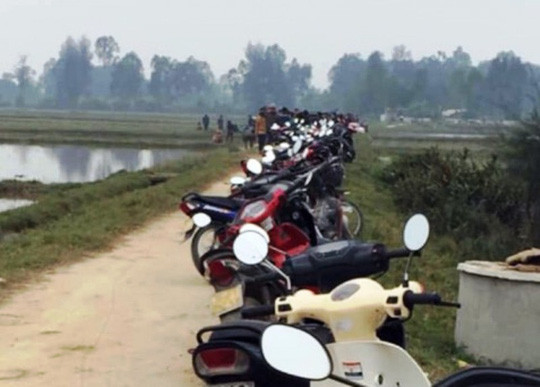 Hiện trường nơi phát hiện nhân viên trạm thủy nông Hậu Lộc tử vong dưới mương nước