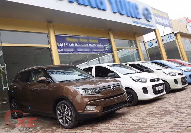 Cửa hàng xe cũ lớn dần vắng bóng