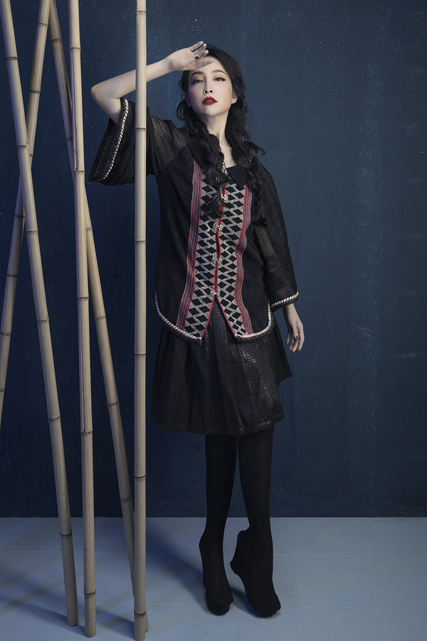 Bộ sưu tập 'Thánh Gióng' sẽ được NTK Vũ Việt Hà trình diễn trong 'Lễ hội văn hóa thổ cẩm', lần đầu được tổ chức tại Đắk Nông. Bộ sưu tập 'Thánh Gióng' sẽ được NTK Vũ Việt Hà trình diễn trong 'Lễ hội văn hóa thổ cẩm', lần đầu được tổ chức tại Đắk Nông.