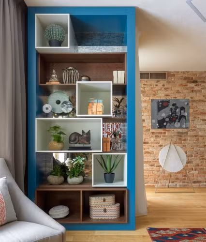  Tủ trang trí để các vật dụng làm từ thiên nhiên.